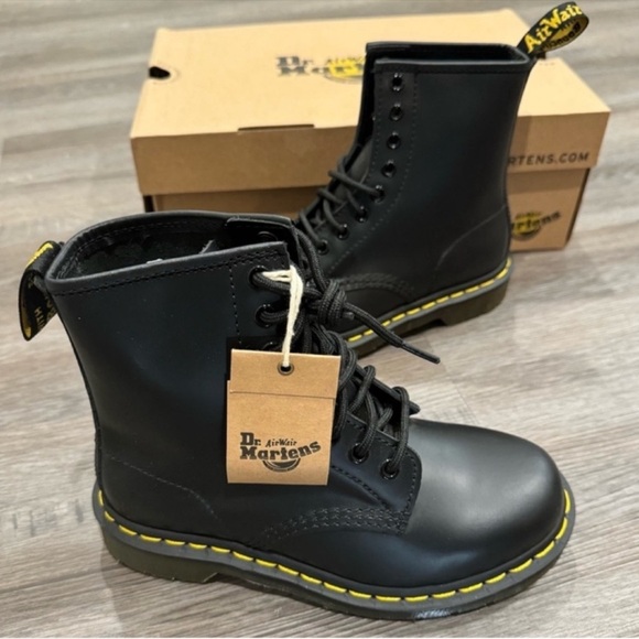 Dr Martens 1460 Black Smooth Leather Lace Up Combat Boots - Picture 2 of 15